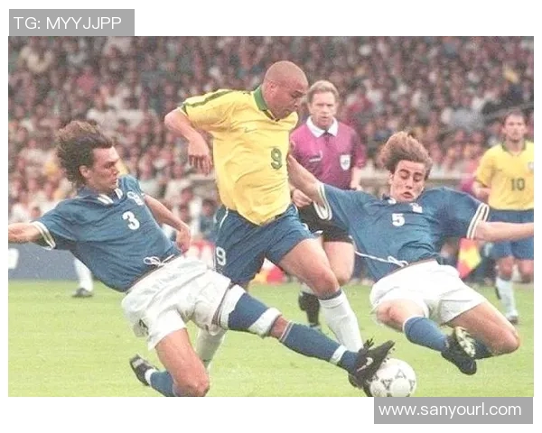 阳光下的足球明星们:他们的故事与成就让人热血沸腾